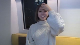 才18岁 美到爆炸的超级青春婴儿肥学生妹